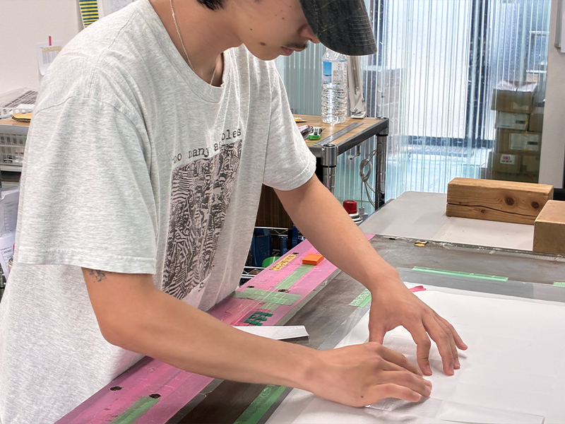 多品種・小ロットにも応える、特殊印刷と加工のプロフェッショナルです。